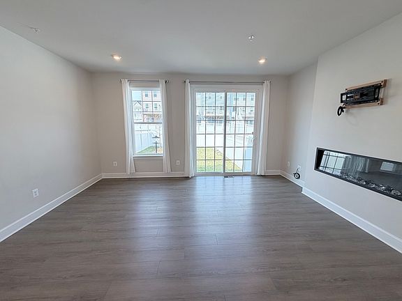 4th image of 10825 Foxtrot Cir