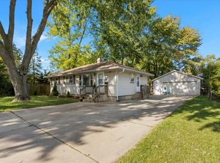 1747 W Illinois Ave, Aurora, IL 60506