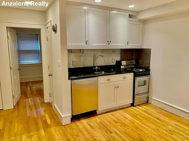 1 bed, 350 sqft, $2,600 — Photo 2