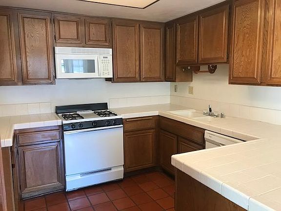 5th image of 2610 Captains Ave