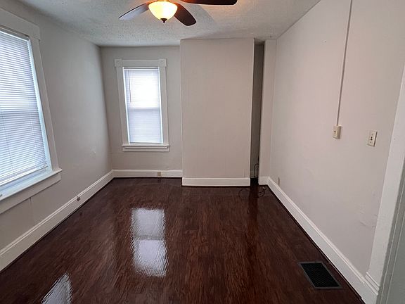 3rd image of 206 1/2 E Morrill Ave