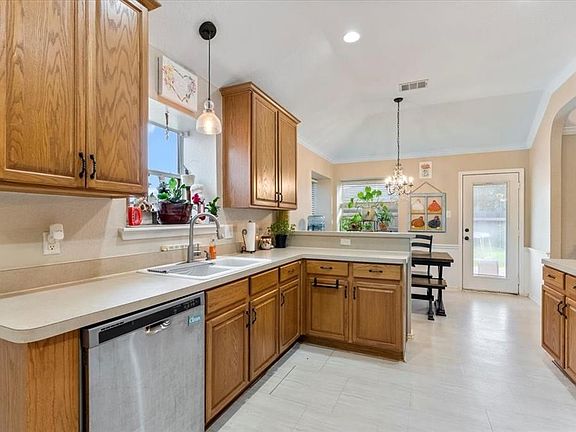 4th image of 113 Elmwood Trl