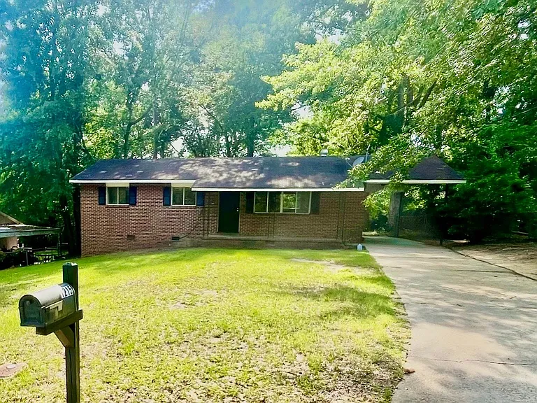 1215 Winifred Ln — Photo 6