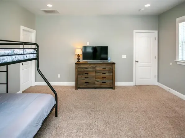 8606 Burnside Ln, Charlotte, NC 28277