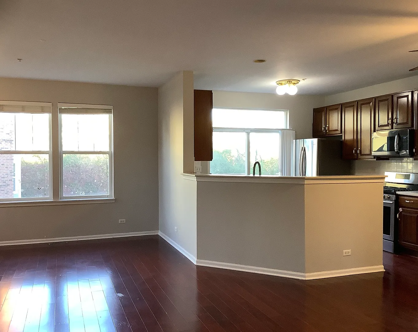 3 bed, 3.5 bath, 1843 sqft, $2,900 — Photo 3