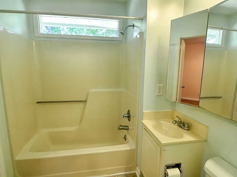 406 Hickory Dr — Photo 13