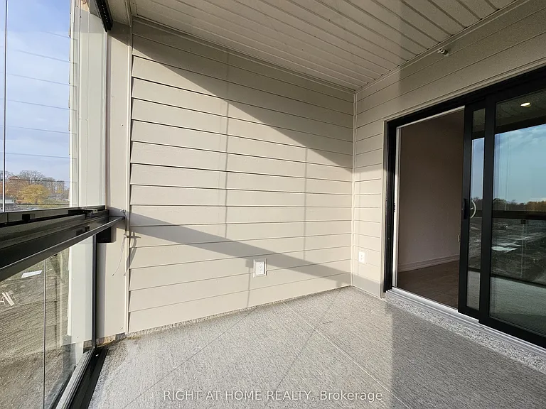 15 Kneeshaw Dr #405 — Photo 5