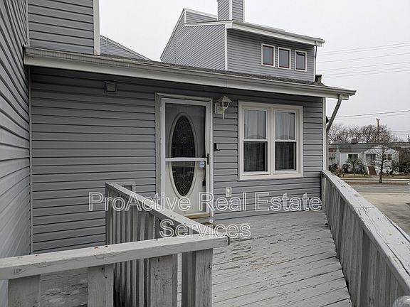 5th image of 1326 W Ocean View Ave