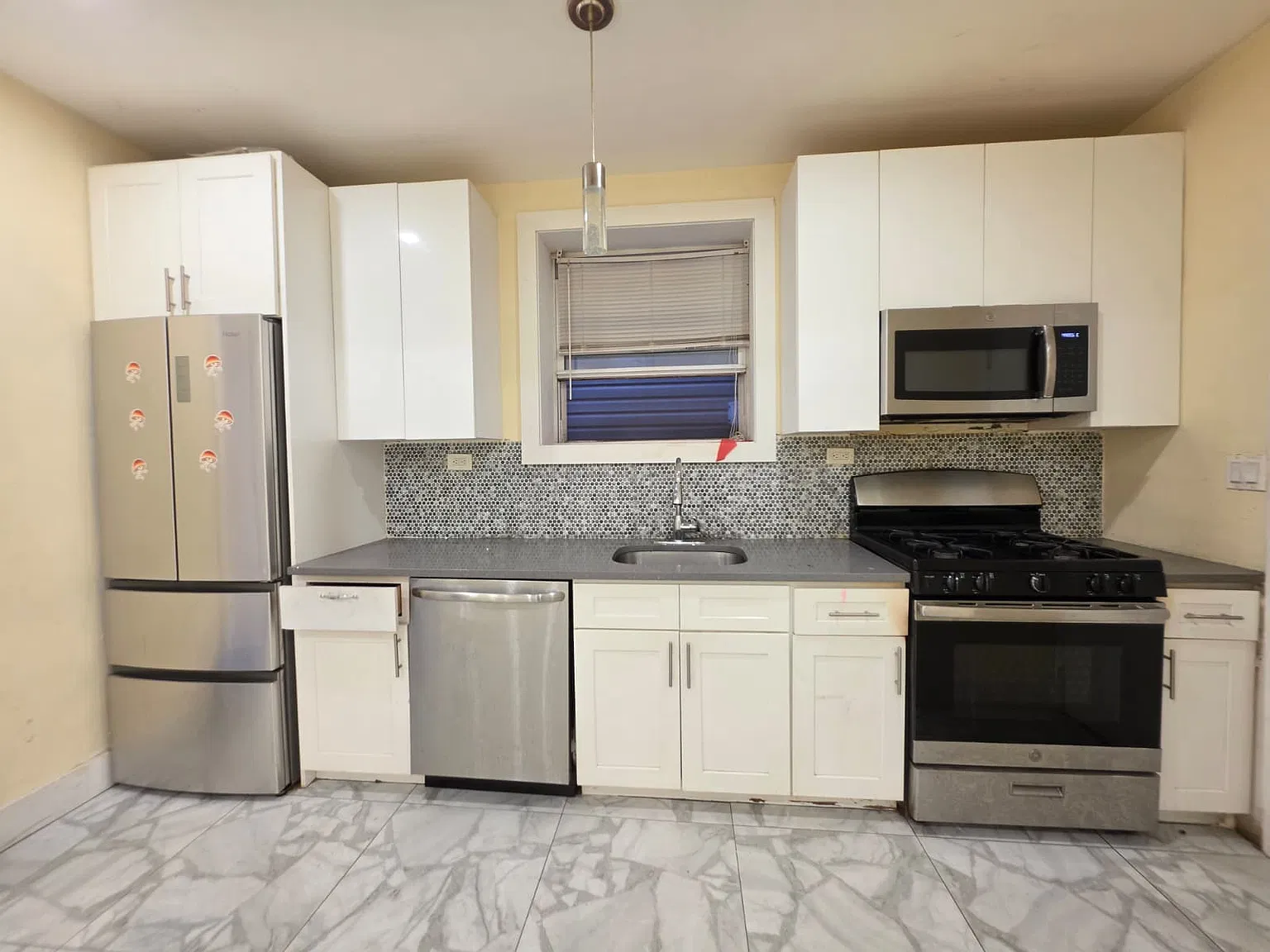 2 bed, 800 sqft, $2,200 — Photo 1