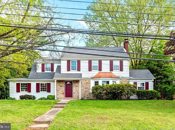 7715 Sunset Dr, Harrisburg, PA 17112