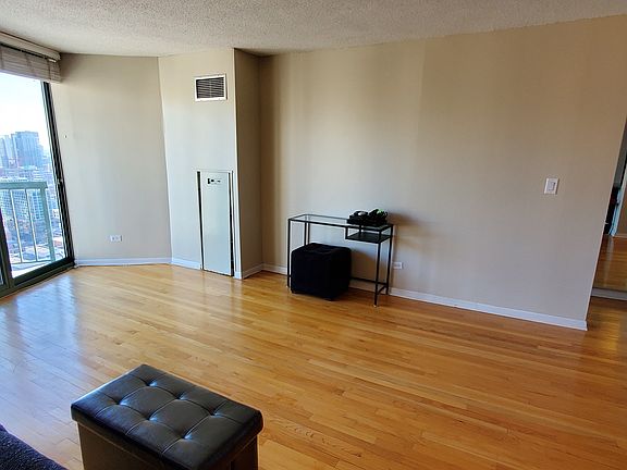 5th image of 111 W Maple St APT 3306