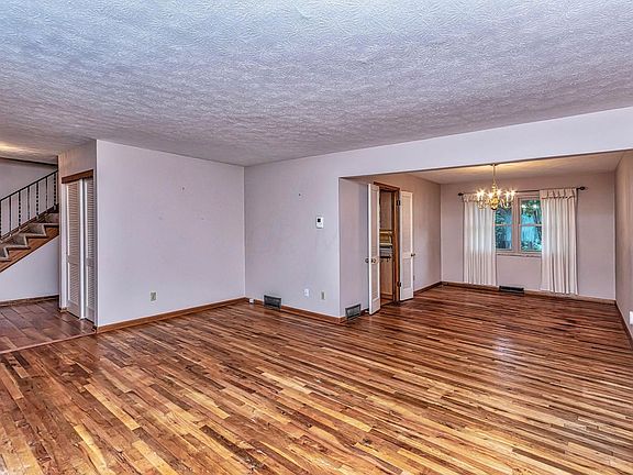 5th image of 4000 Ravenwood Dr