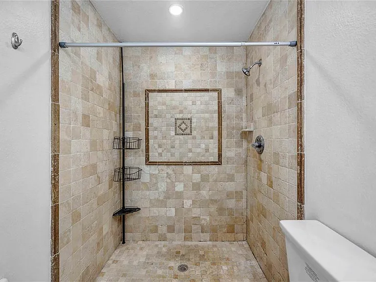 727 Kensington Lake Cir — Photo 44