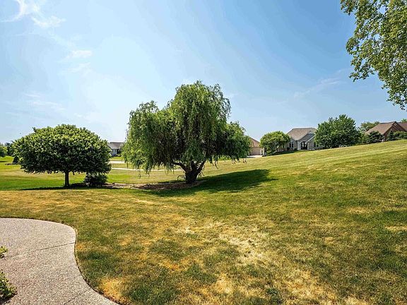 5th image of 36 Country Club Ct