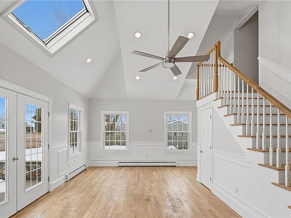 3rd image of 179 Schoolhouse Rd