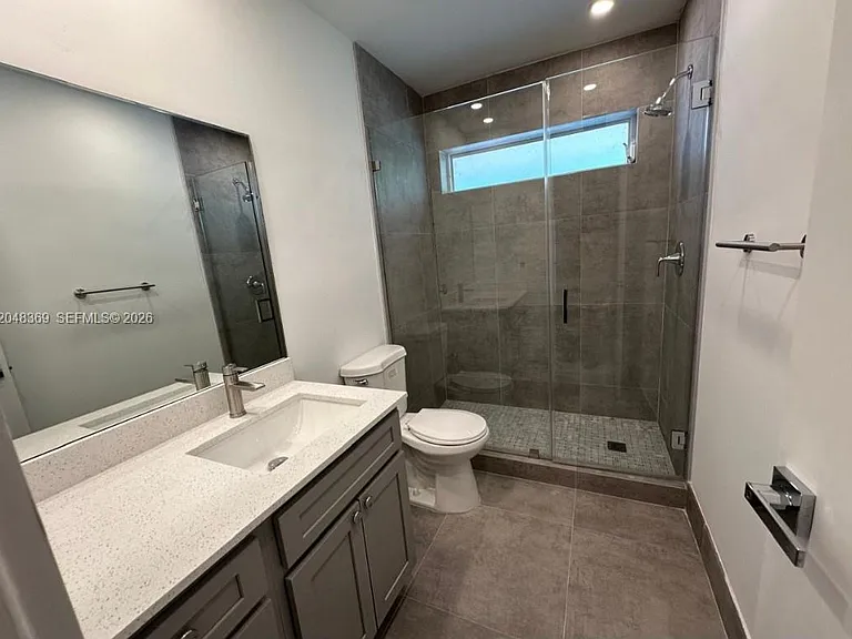 1722 Mayo St #207 — Photo 1