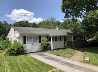 8 Oriole Dr, Poughkeepsie, NY 12601