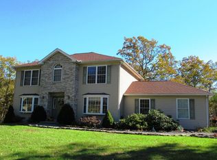 706 Walnut Dr, East Stroudsburg, PA 18302