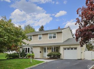 43 Seneca St, Old Bridge, NJ 08857