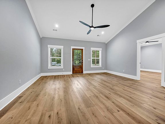 5th image of 1004 Rebecca Dr