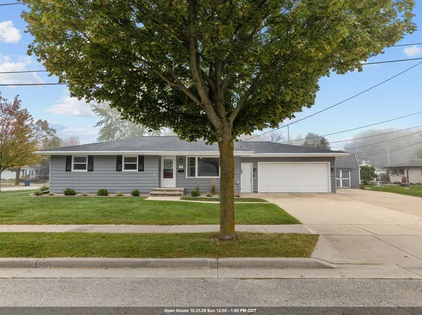 115 Daniel Ct, Combined Locks, WI 54113