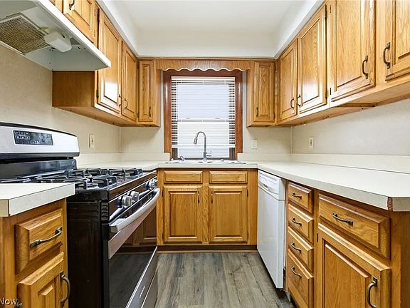 5th image of 2261 Warren Rd #Up