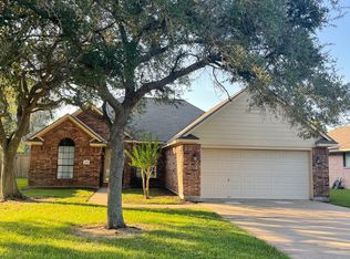 228 Mango St, Lake Jackson, TX 77566