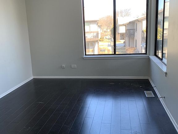 4th image of 1326 Kingsbury Dr Unit 5
