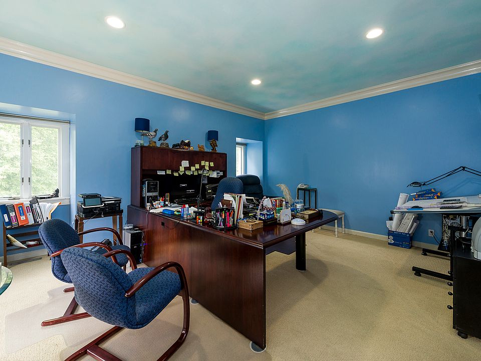 1st image of 20 Winchester Drive