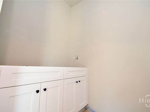 5th image of 215 Timsbury
