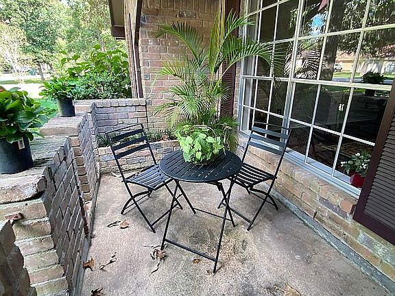Charming front patio