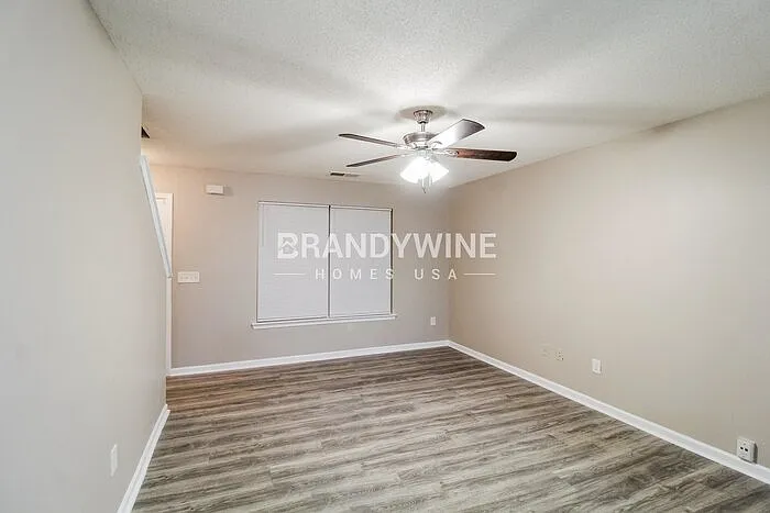 204 Lossie Ln — Photo 6