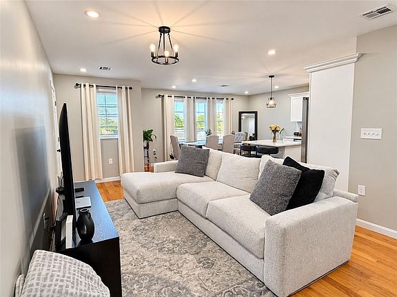 2nd image of 20 Fairview St