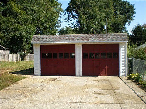 2 car detached garage