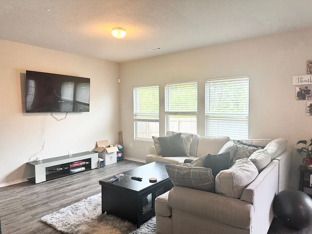 3 bed, 3.0 bath, 1722 sqft, $1,950 — Photo 4