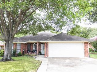 1408 Phillips Dr, Ennis, TX 75119