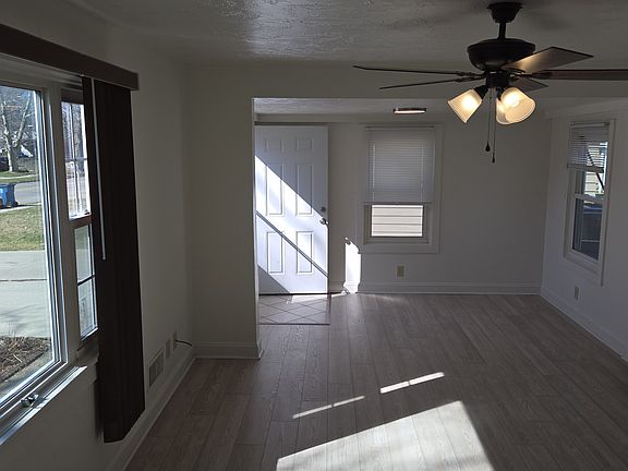 5th image of 419 Kansas Ave