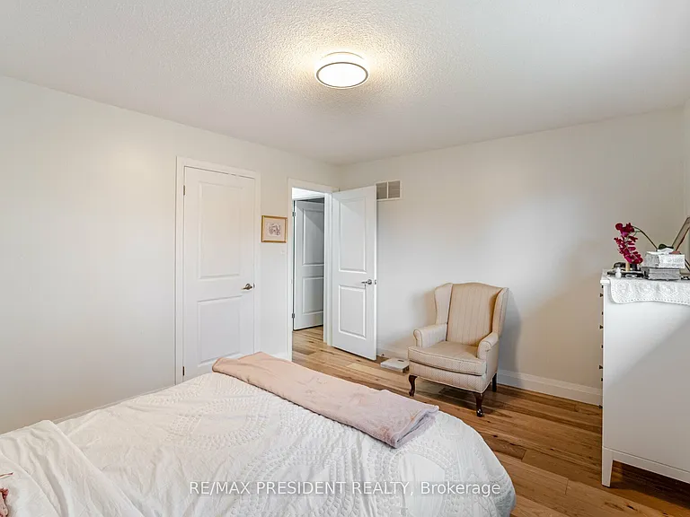 13 Panorama Cres — Photo 22