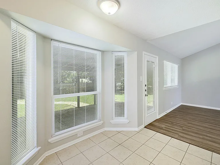 8527 Maine Dr — Photo 8