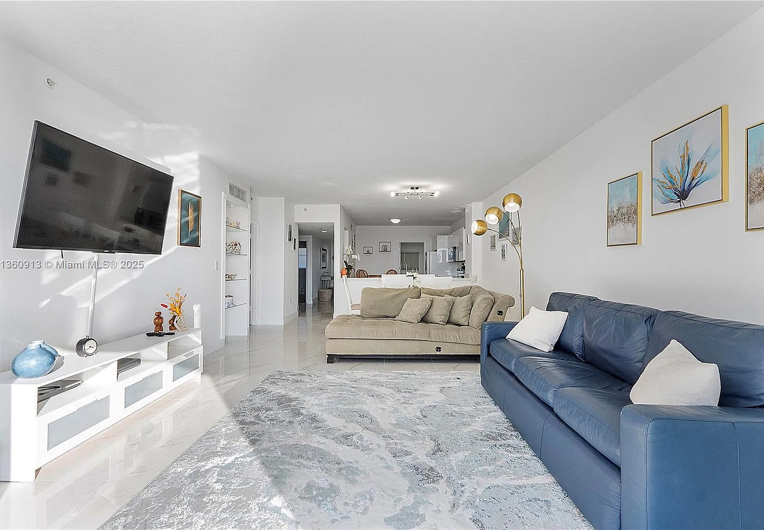 Golden Bay Club Condo — Photo 4