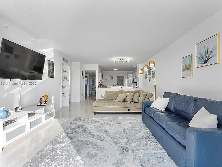 17050 N Bay Rd #807 — Photo 4