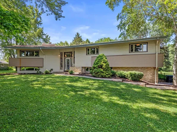 W274S4153 Timber TRAIL, Waukesha, WI 53189
