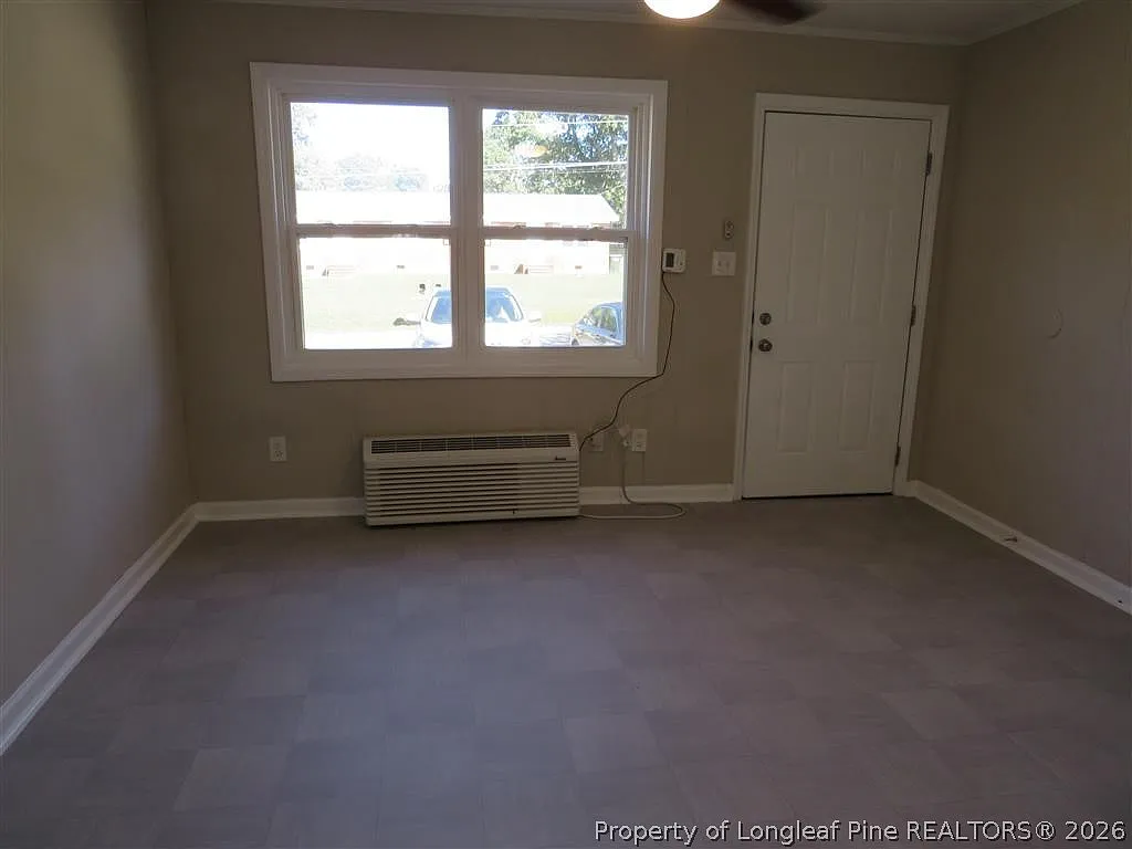1 bed, 1.0 bath, 825 sqft, $799 — Photo 2