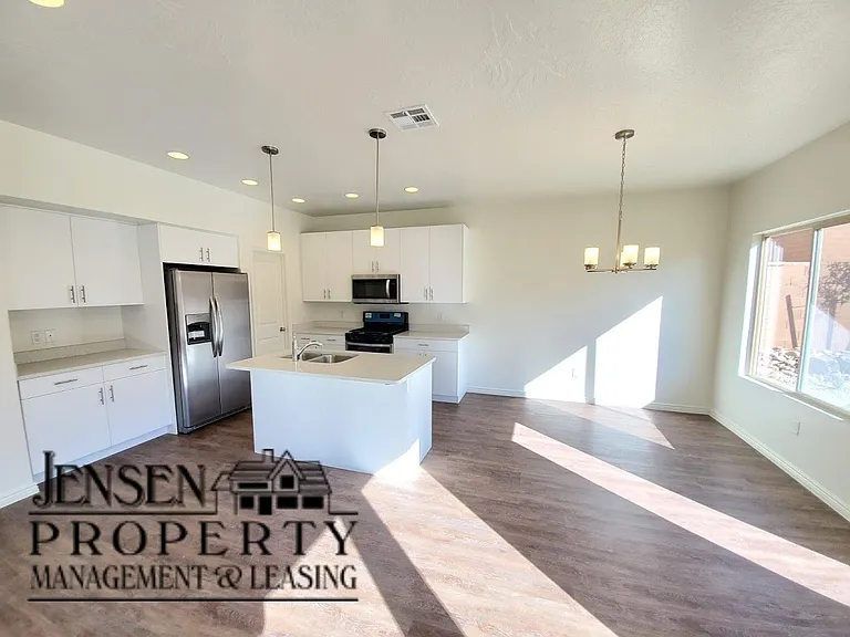 3294 E Tanoak Dr — Photo 5