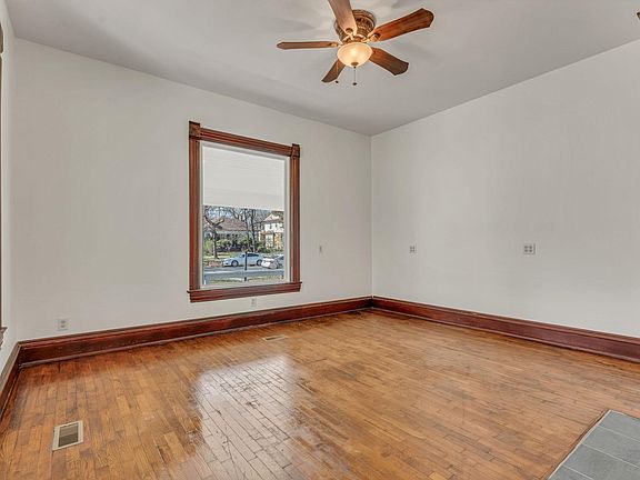 3rd image of 1192 SW Fillmore St