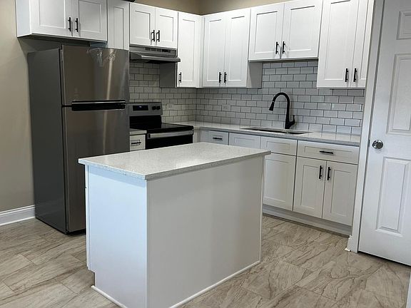 4th image of 10102 Main St #1A