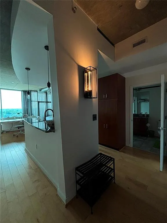 1 bed, 1.0 bath, 703 sqft, $1,795 — Photo 4