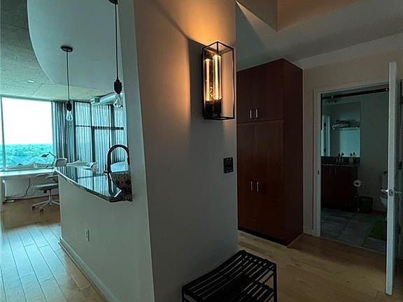 4th image of 943 Peachtree St NE Unit 1117