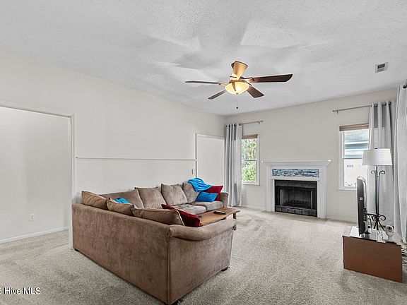 4th image of 102 Autumn Court