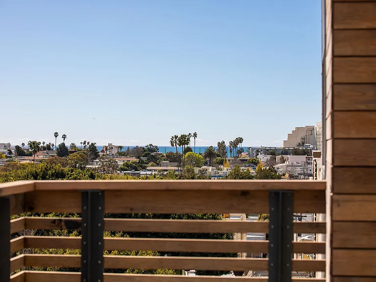 1122 Pico Blvd — Photo 31